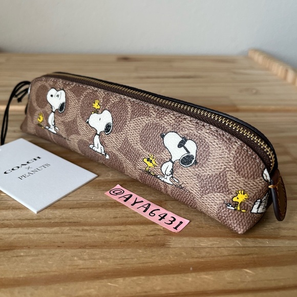 Coach X Peanuts Pencil Case In Signature Canvas With Snoopy Print🎈🎈 - Picture 1 of 9